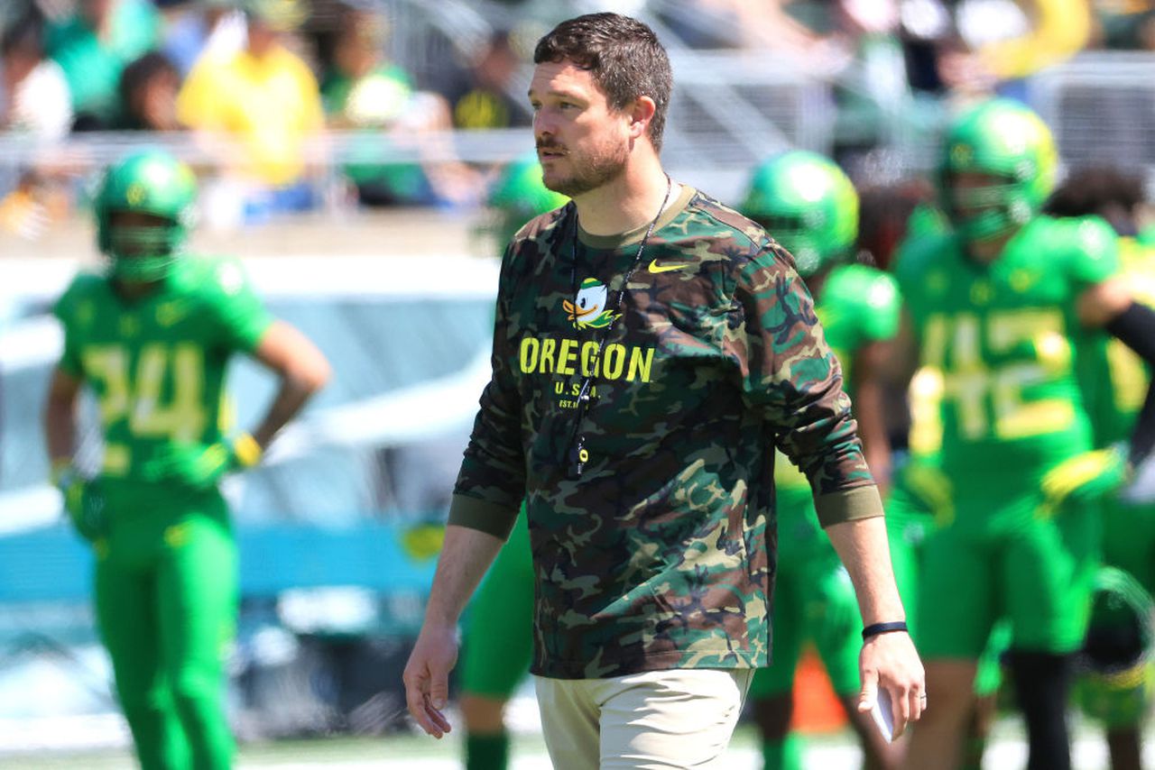 How many games should the Pac-12 season be, plus NIL musings: Ducks Confidential podcast