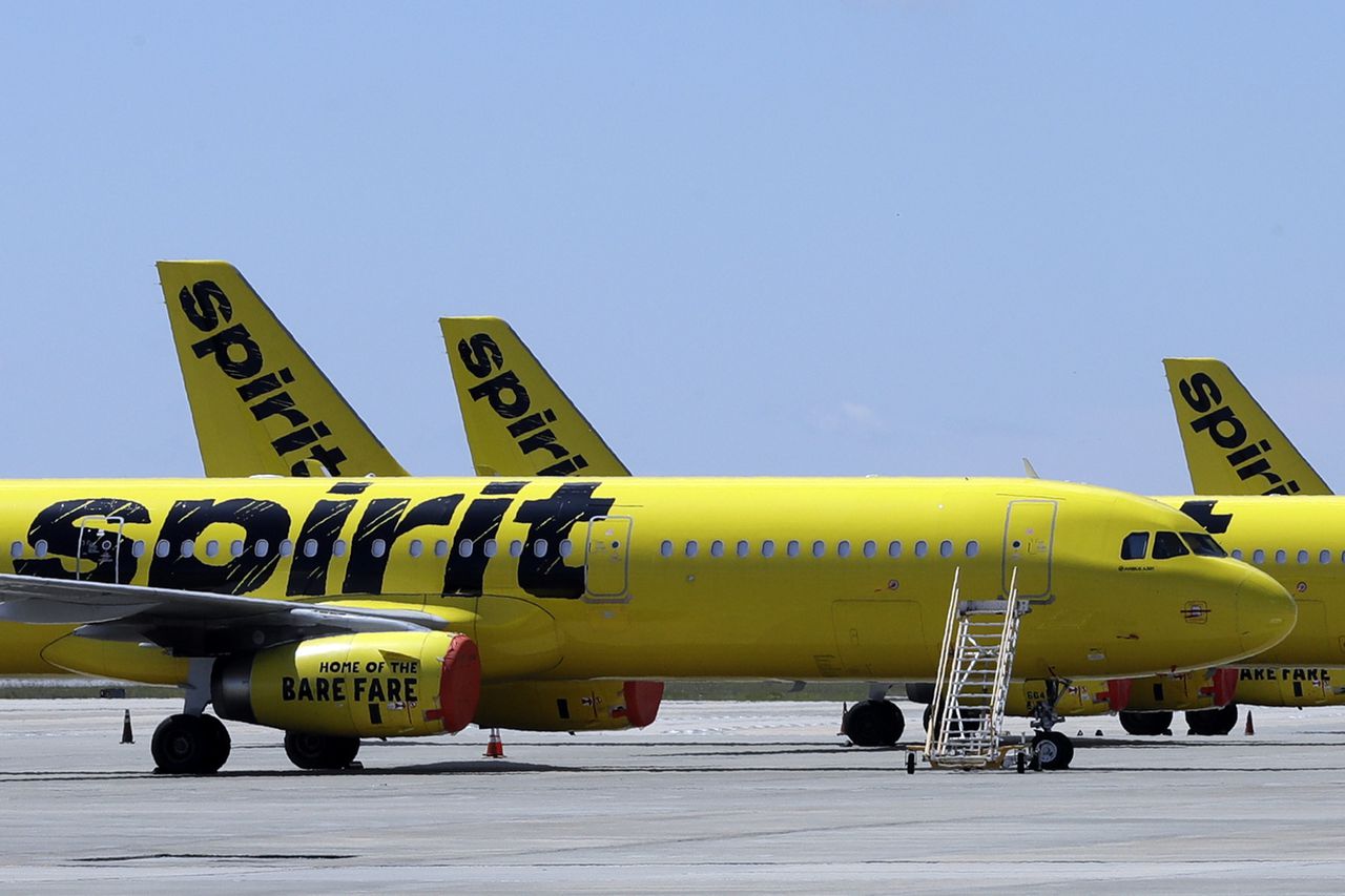JetBlue, Frontier sweeten competing bids to buy Spirit Airlines
