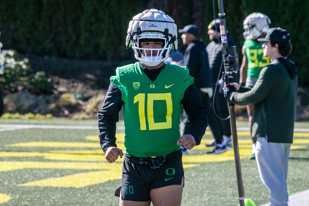 Justin Flowe’s return to the field will determine output of Oregon’s Mac linebackers