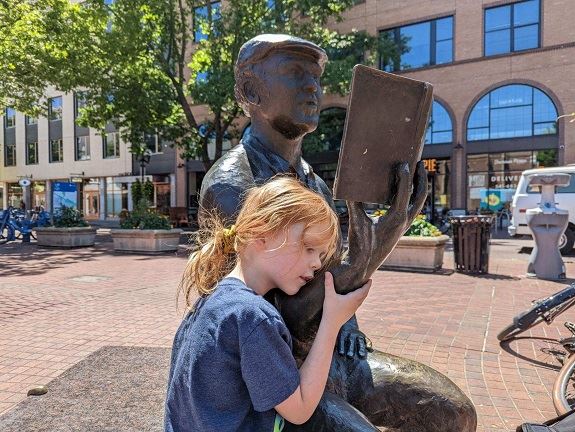 Stellen at statute in Kesey Square