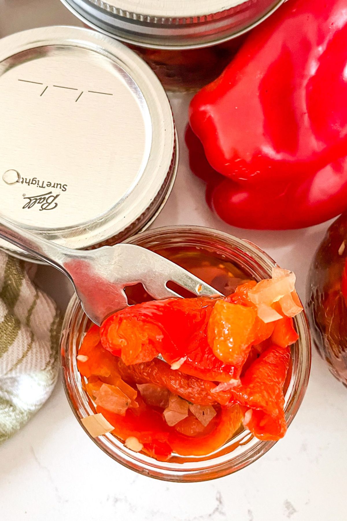 removing canned roasted red peppers from jar